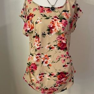 Love J floral short sleeve top Size Medium